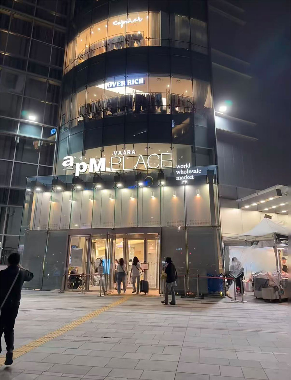 apM PLACE